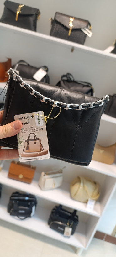 کیف پاسپورتی زارا دستی دوشی دوبند دارد